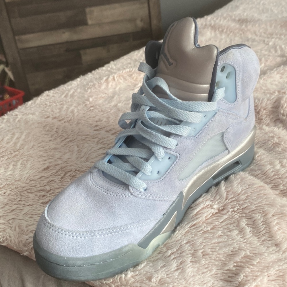 Jordan bluebirds never worn. Light blue high top